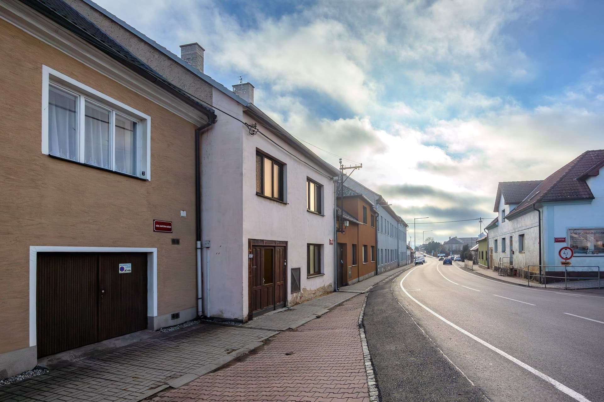 Dům - ubytovací komplex — Cerhovice