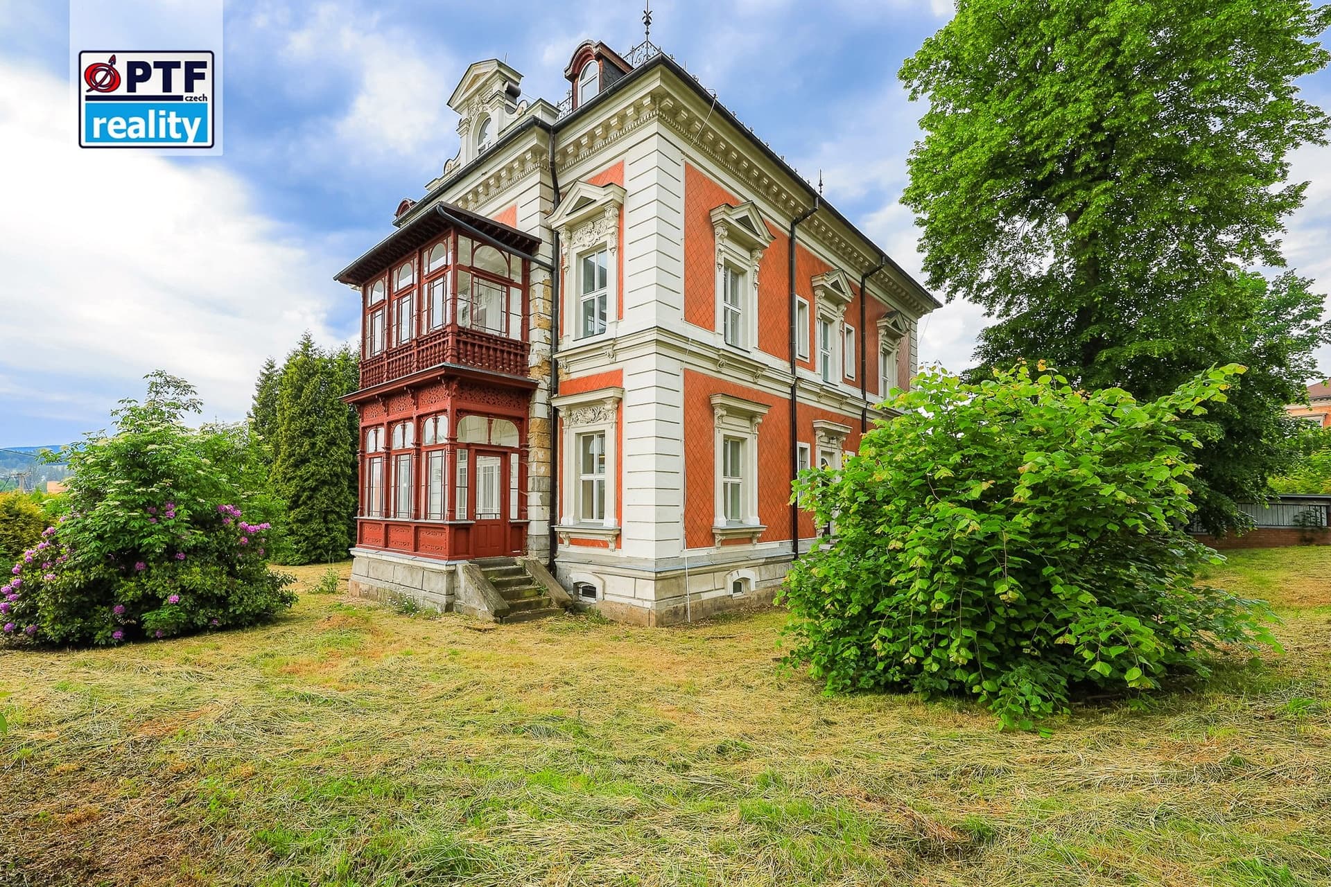 Nádherná prostorná secesní vila s krásnou zahradou ve Varnsdorfu